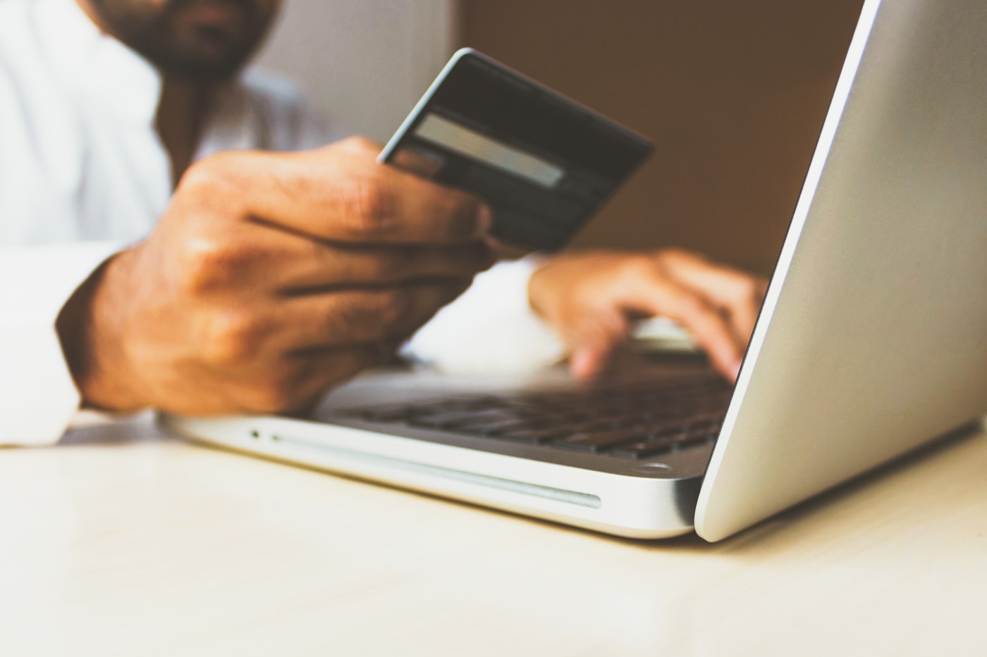Online shopping experience on laptop and mobile devices